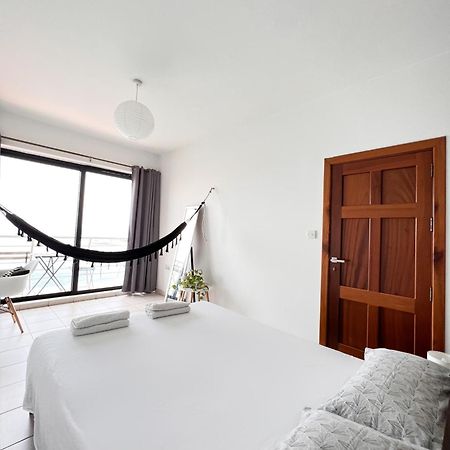 F8 1 Seaview Room, Living And Bathroom Shared , Stjulians Сент Джулианс Экстерьер фото
